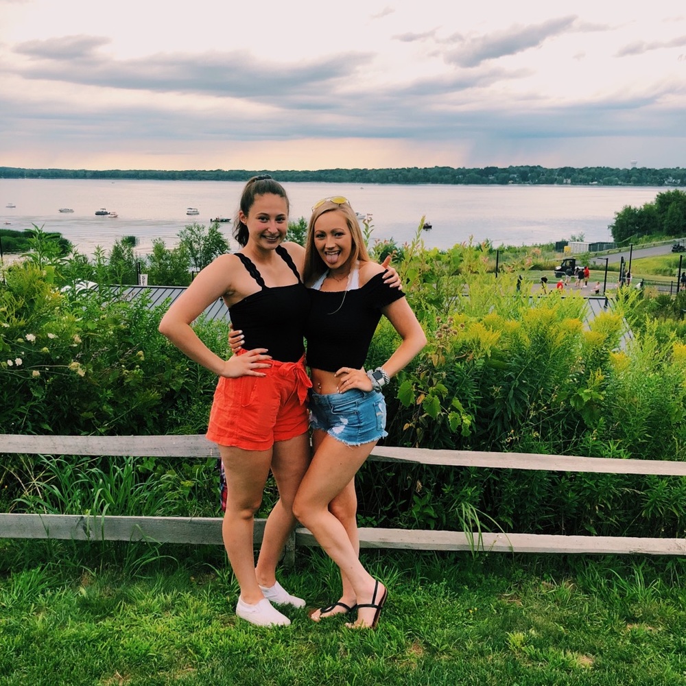 Meet your Posher, Carissa